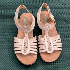 BareTraps Women's Cream Sandals